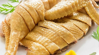 Corte de carne de aves en tiras