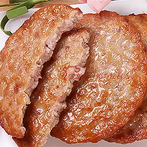 Corte de carne en cubos