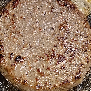 Corte de carne en cubos